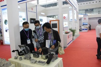 江蘇學會網 江蘇省汽車工程學會組織參觀第十四屆國際輕量化大會展覽會